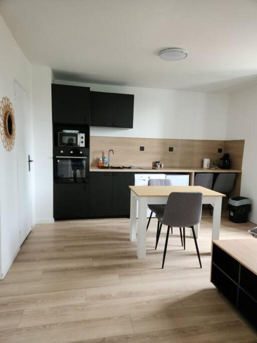 Le Maillot V Apartment กัสทร์ ภายนอก รูปภาพ